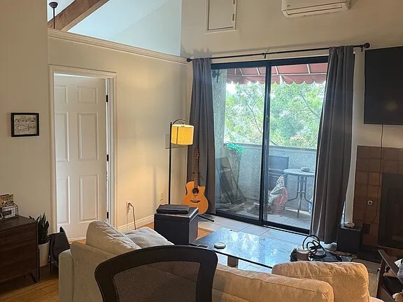4542 Coldwater Canyon Ave, Unit 8B in Studio City, CA - Building Photo - Building Photo