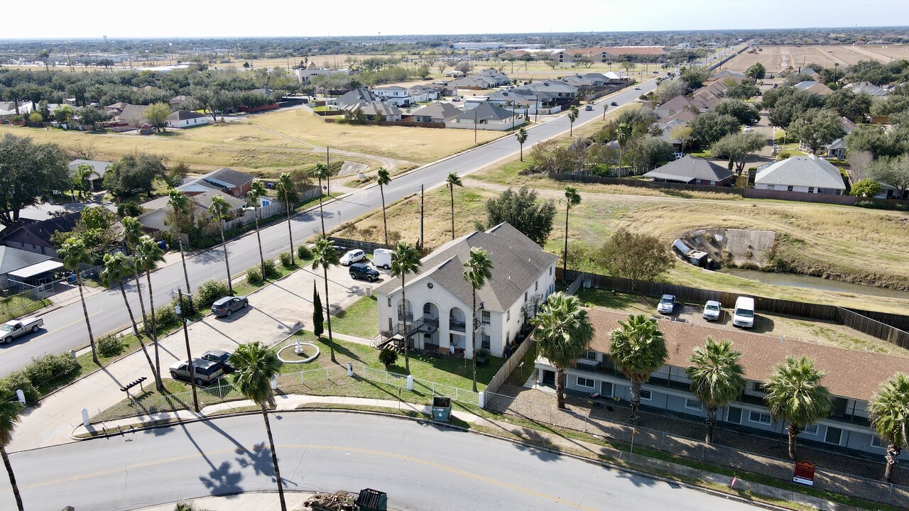 2201 N 32nd St in McAllen, TX - Building Photo