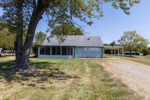 810 Woodbine Rd in Hamilton, OH - Building Photo