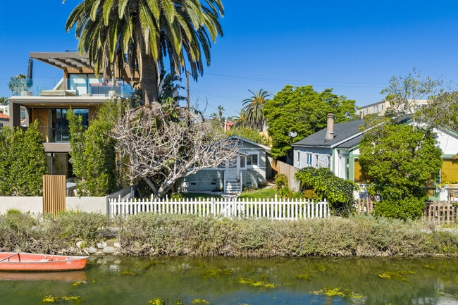 439 Howland Canal in Los Angeles, CA - Foto de edificio - Building Photo