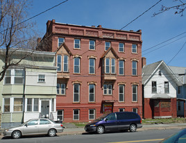 523-525 Clinton Ave in Albany, NY - Building Photo