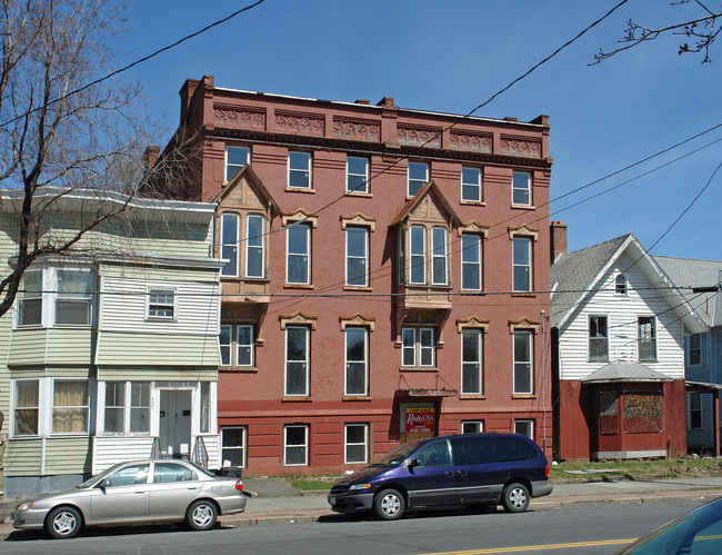 523-525 Clinton Ave