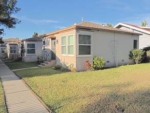 121 E Spruce Ave in Inglewood, CA - Building Photo - Building Photo