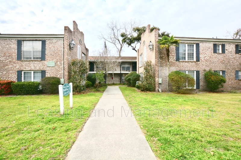 811 Colony Dr in Charleston, SC - Building Photo