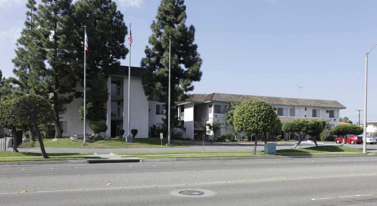 Miracle Terrace Apartments in Anaheim, CA - Foto de edificio