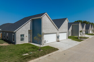 Hampton Road Duplexes in Dallas, TX - Building Photo - Building Photo