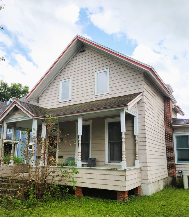 471 W 5th St, Unit 1 in Winona, MN - Foto de edificio - Building Photo