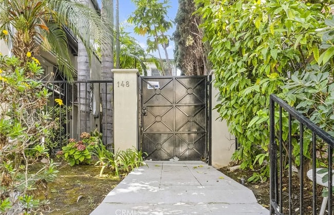 148 S Maple Dr, Unit A in Beverly Hills, CA - Building Photo - Building Photo