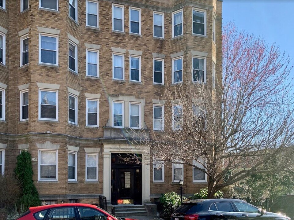 36 Peterborough St, Unit Peterborough #3 in Boston, MA - Building Photo