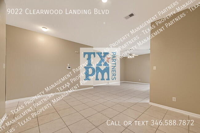 9022 Clearwood Landing Blvd in Houston, TX - Building Photo - Building Photo