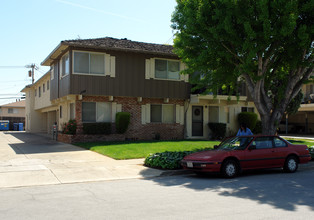 1590 Ontario Dr in Sunnyvale, CA - Building Photo - Building Photo