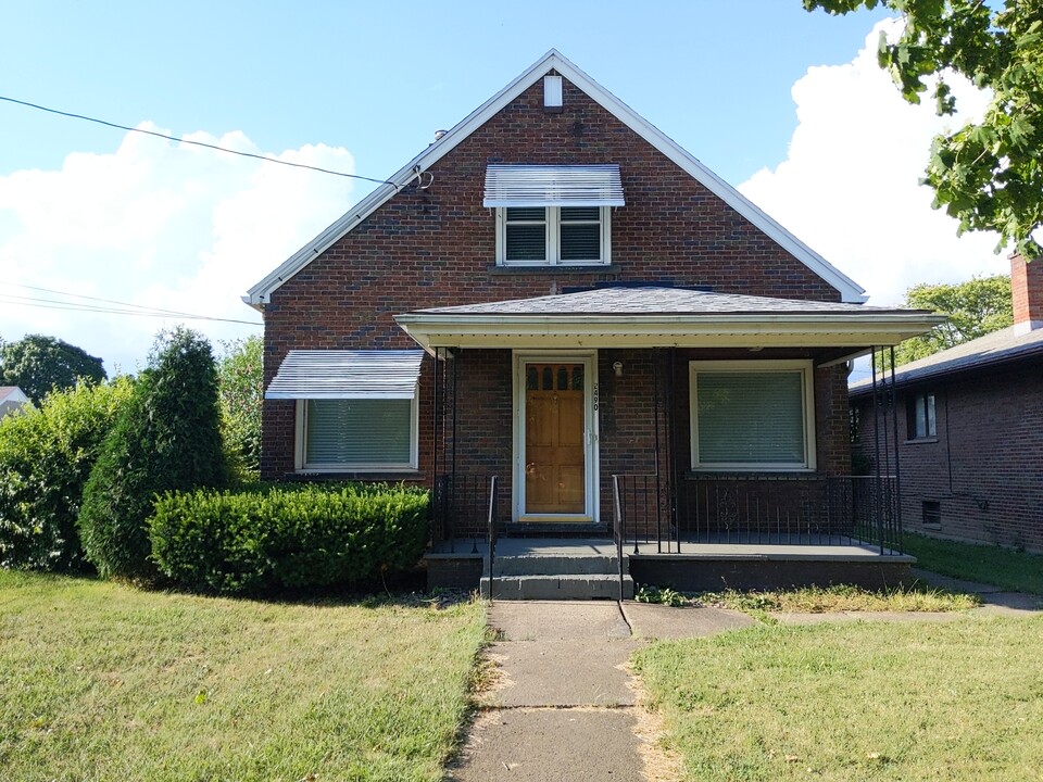 2490 Forest Ave, Unit 2 in Niagara Falls, NY - Building Photo