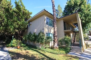 11138 Aqua Vista St, Unit 49 in Los Angeles, CA - Building Photo