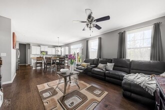 34040 N Jenna Ln in Gurnee, IL - Building Photo - Building Photo