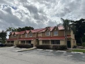 18328 NW 68th Ave-Unit -D-210 in Hialeah, FL - Building Photo - Building Photo
