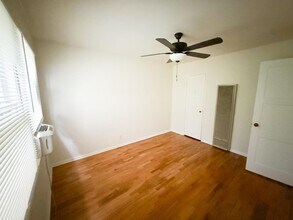 2-7022 Hazeltine Ave in Van Nuys, CA - Foto de edificio - Building Photo