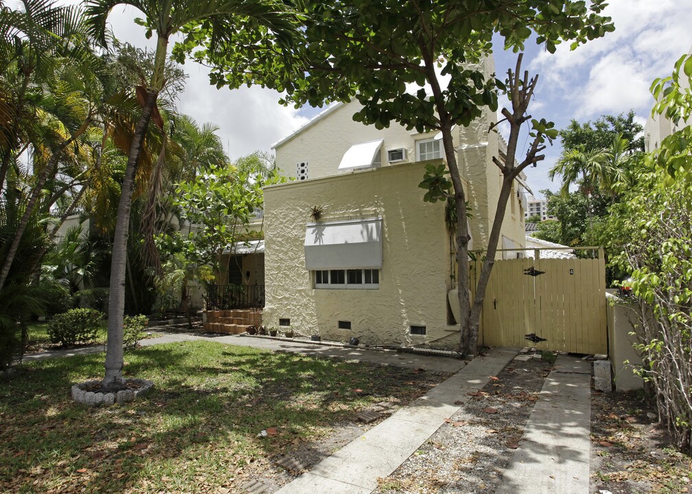 15 Antilla Ave in Coral Gables, FL - Building Photo