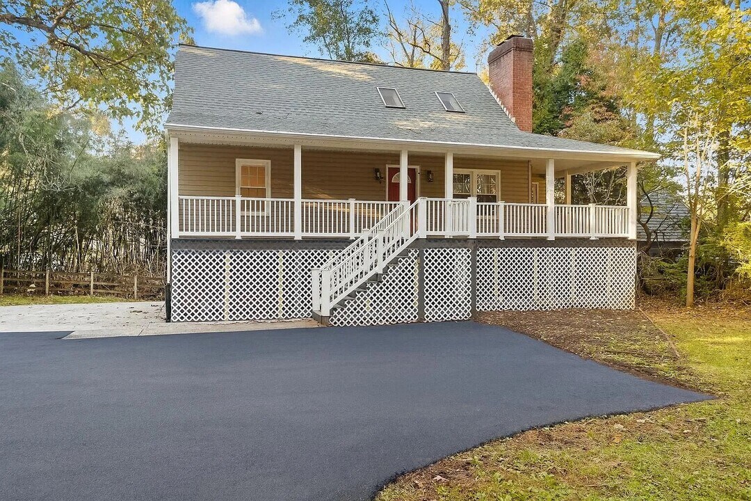 1707 Bateman Bridge Rd in Forest, VA - Building Photo