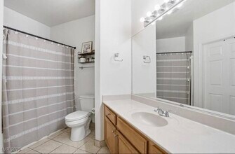 7147 S Durango Dr in Las Vegas, NV - Foto de edificio - Building Photo