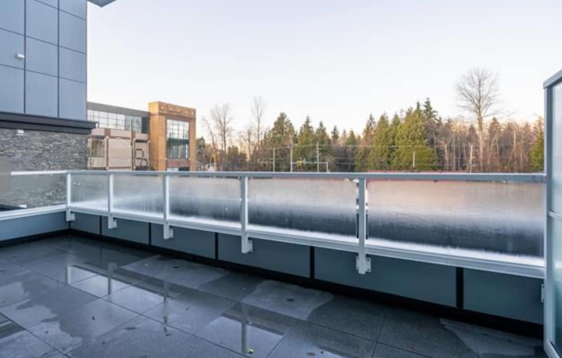 14255-1103A 103A Ave in Surrey, BC - Building Photo
