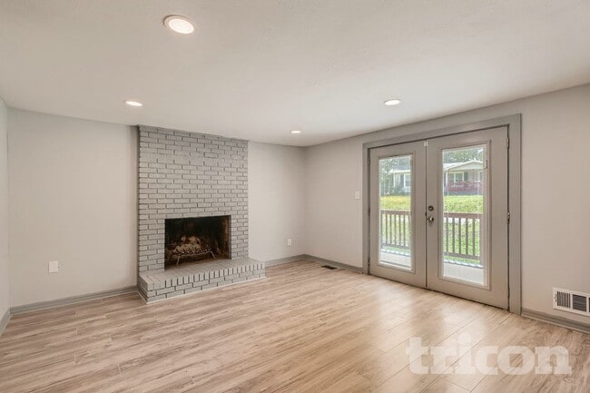 11 Swan Dr in Newnan, GA - Foto de edificio - Building Photo