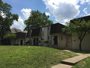 E 14th Ave 107-121 NCRII in Columbus, OH - Building Photo - Interior Photo