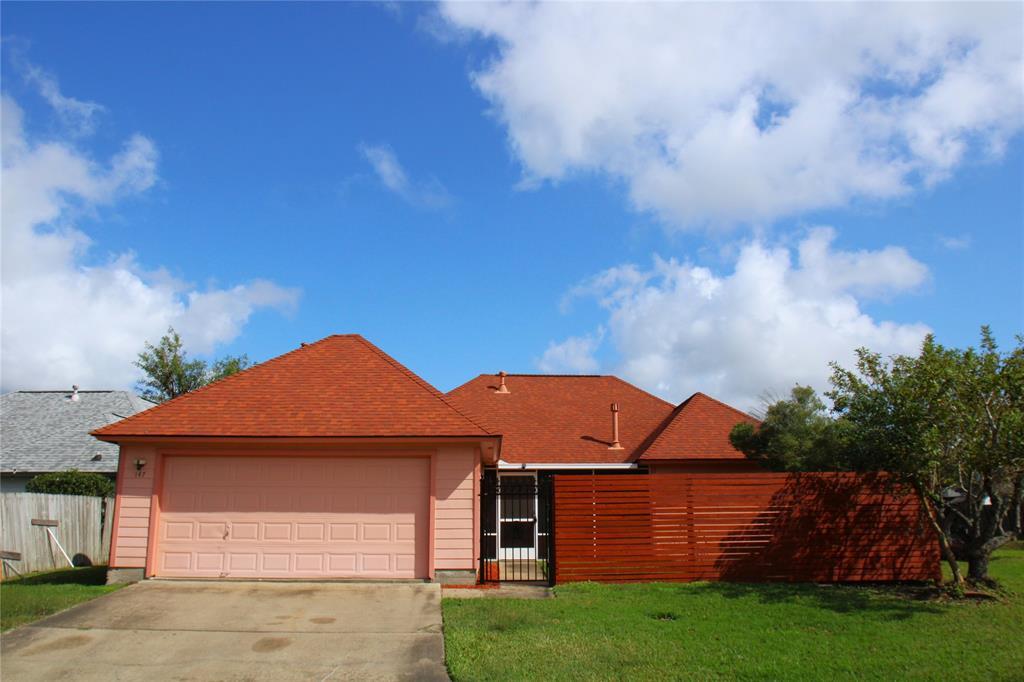 147 Silverbell Cir in Lake Jackson, TX - Building Photo