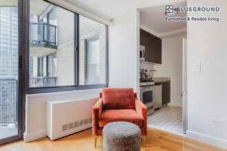 235 W 48th St in New York, NY - Building Photo - Building Photo