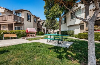 6127 Rancho Brida in Carlsbad, CA - Building Photo - Building Photo
