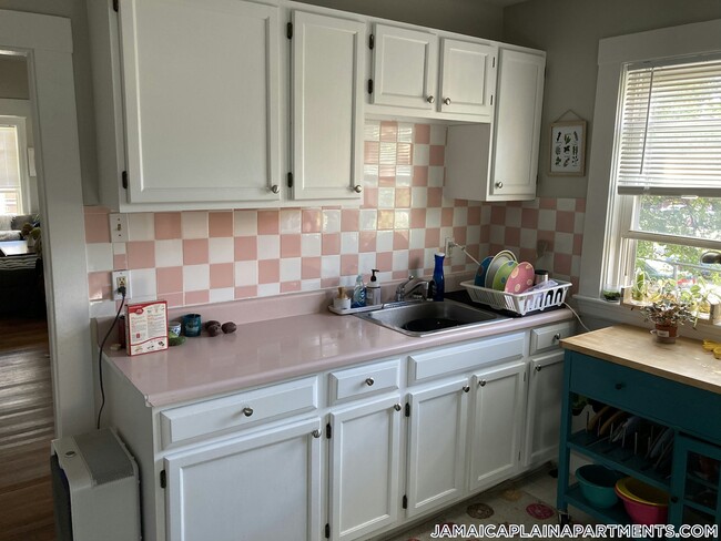 property at 8 Woodside Ave
