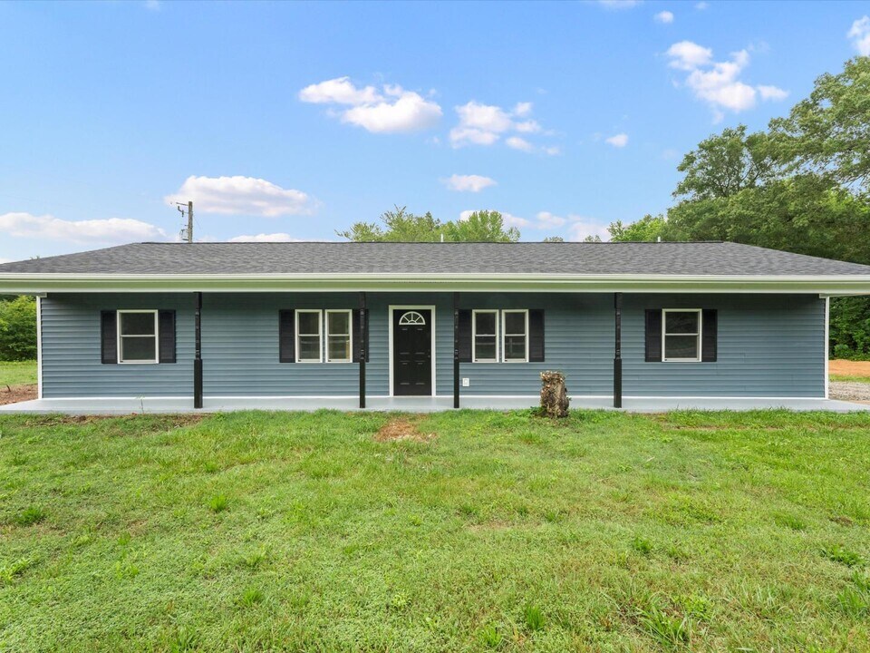 4876 Three Chopt Rd in Louisa, VA - Building Photo