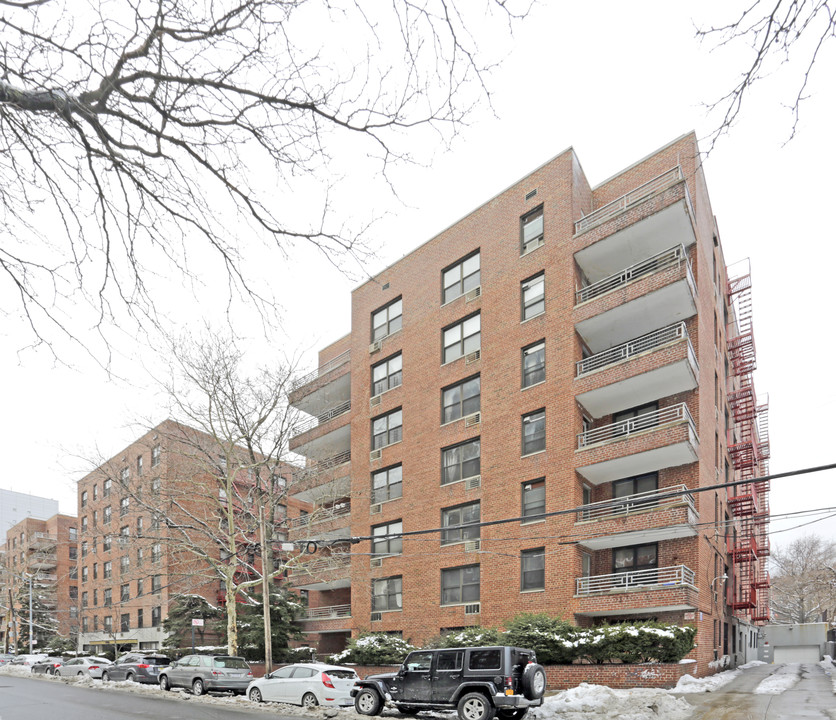 13815 Franklin Ave in Flushing, NY - Building Photo