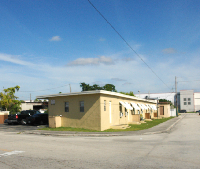 1012 NW 9th Ave in Hallandale Beach, FL - Building Photo