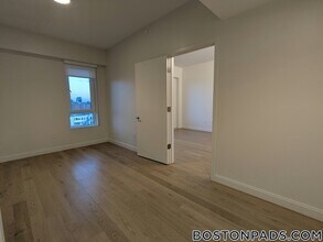 55 Brighton Ave, Unit 404 in Boston, MA - Foto de edificio - Building Photo