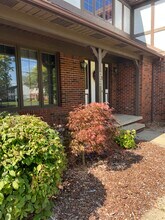 990 Pelee Dr in Akron, OH - Building Photo - Building Photo