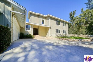 4736 Rosemont Ave in La Crescenta, CA - Building Photo
