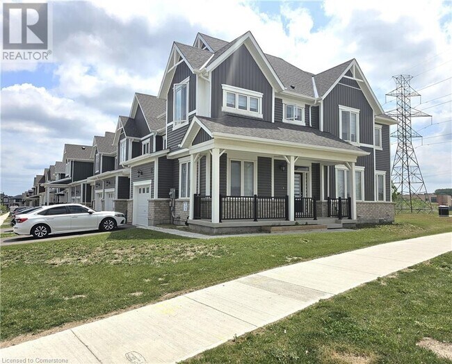 2 Saxony St in Kitchener, ON - Building Photo - Building Photo