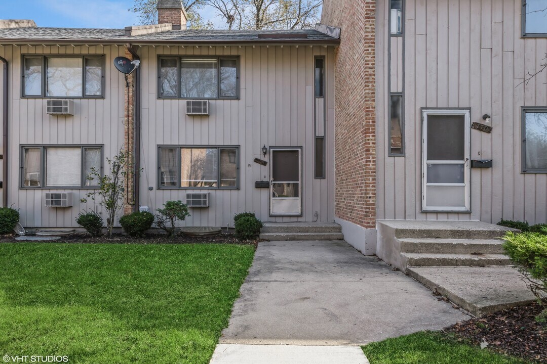 768 Concord Ln in Barrington, IL - Foto de edificio
