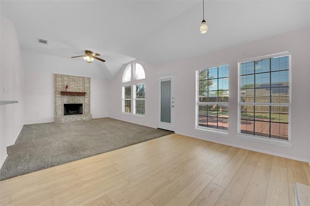 2305 Brisbane Dr in Arlington, TX - Building Photo