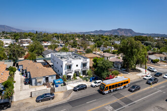 5914 Vineland Ave in North Hollywood, CA - Foto de edificio - Building Photo