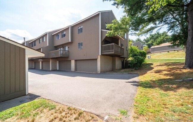 154 Brittany Farms Rd in New Britain, CT - Building Photo - Building Photo