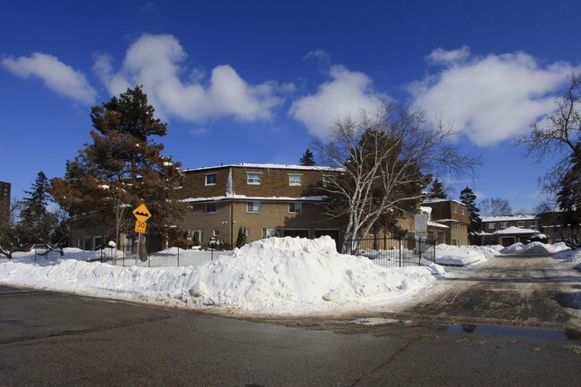 94 Timberbank Blvd in Toronto, ON - Building Photo - Primary Photo