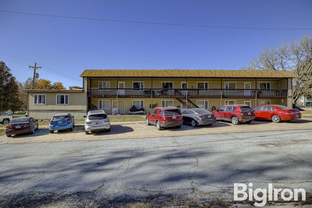 Eastview in Fairbury, NE - Building Photo