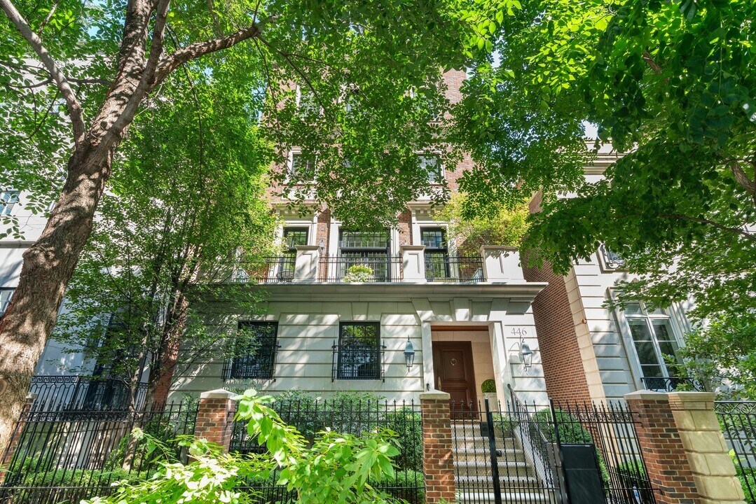 446 W Huron St in Chicago, IL - Building Photo