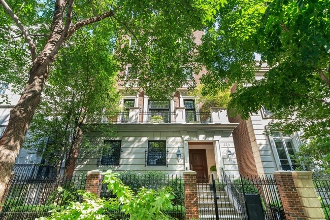 property at 446 W Huron St