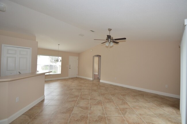 88 Breeze Hill Ln in Palm Coast, FL - Building Photo - Building Photo