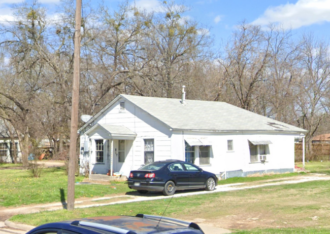 1312 S Grand Ave in Gainesville, TX - Building Photo - Building Photo