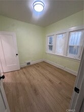 1054 W 46th St in Los Angeles, CA - Building Photo - Building Photo