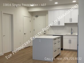 33816 South Fraser Way in Abbotsford, BC - Building Photo - Building Photo