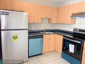 4653 NW 9th Dr in Plantation, FL - Building Photo - Building Photo